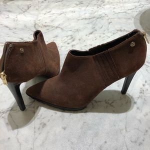 Calvin Klein. Size 11.